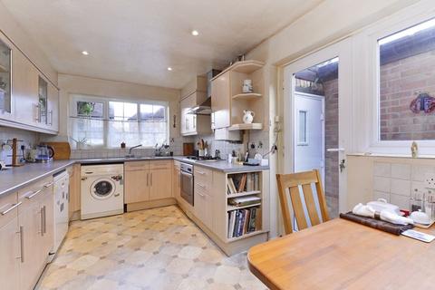 1 Ellery Close, Cranleigh, GU6 8DF