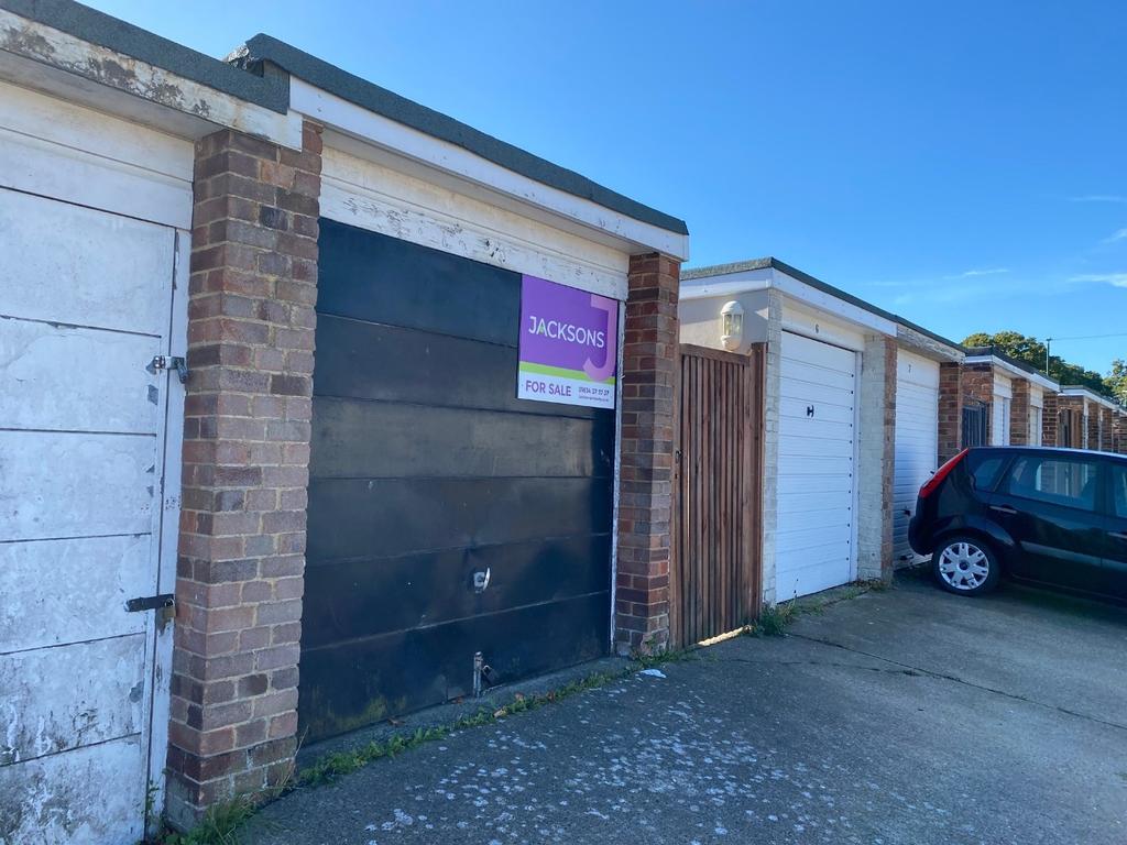 Garage at Foxburrow Close, Rainham, Garage £15,000