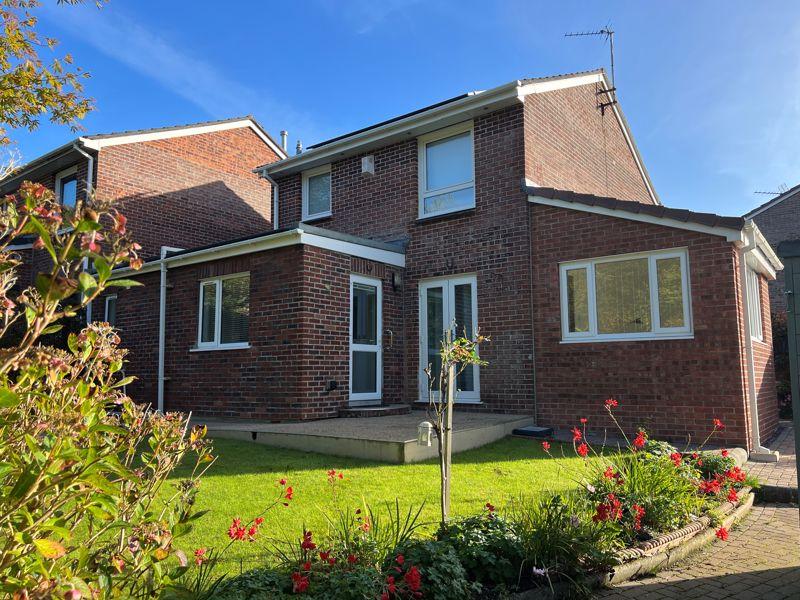 Woodland Way, Torpoint 3 bed link detached house £350,000
