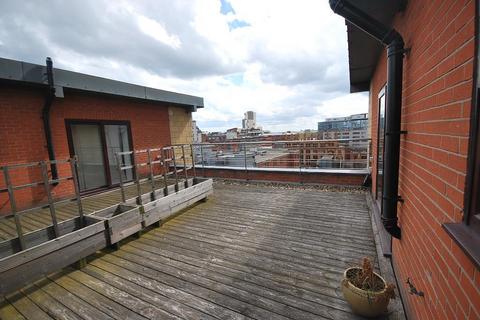 3 bedroom penthouse to rent, Dickinson Street, Manchester, M1 4LX