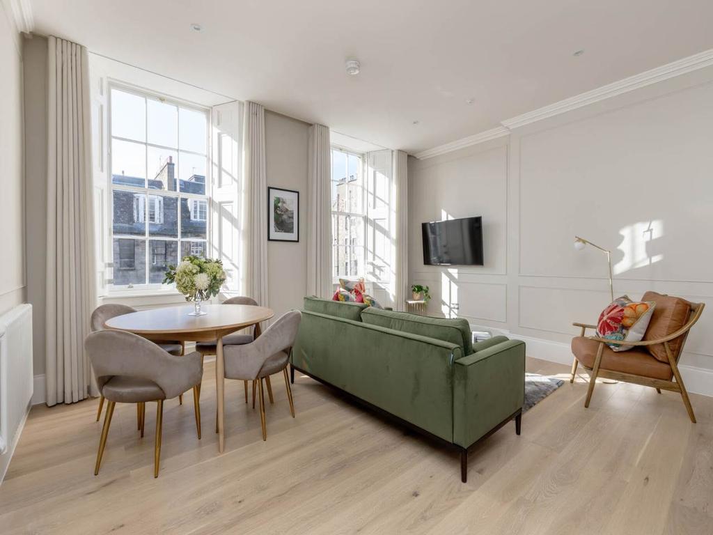 Castle Street, City Centre, Edinburgh 3 bed flat £3,295 pcm (£760 pw)