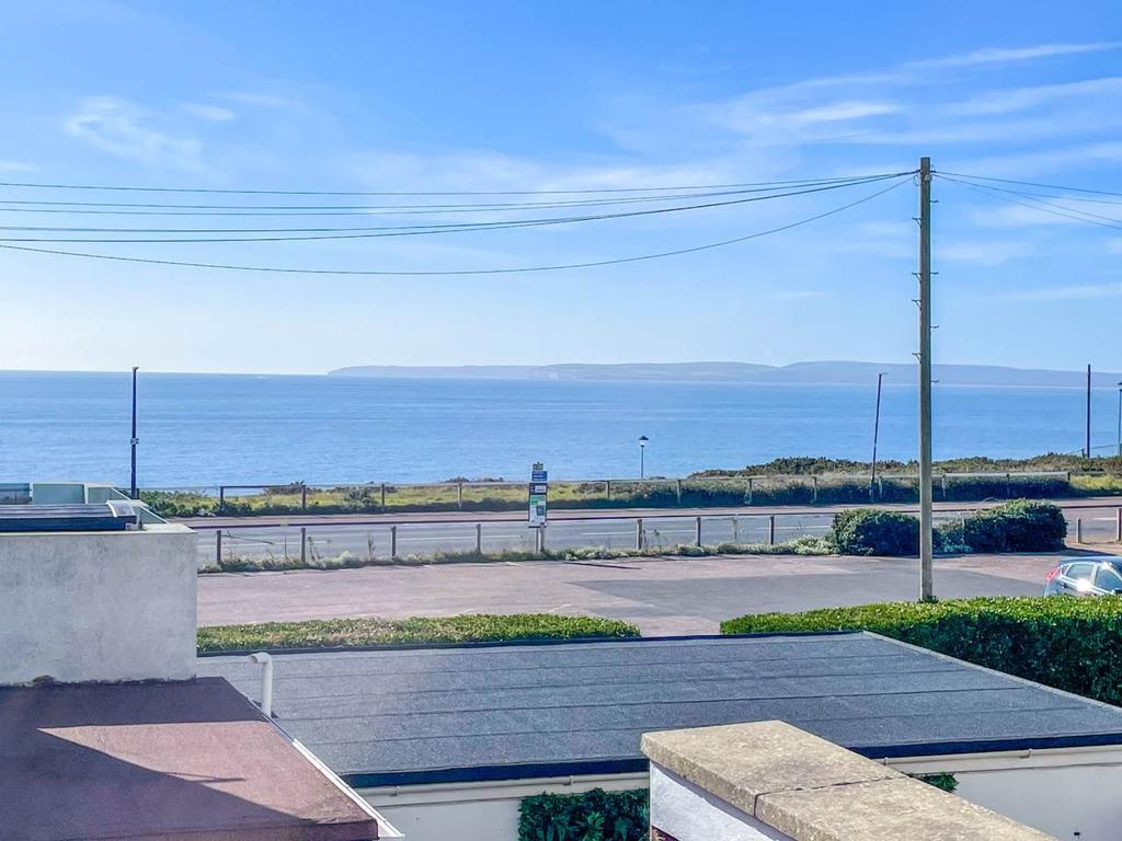 St Catherine's Road, Southbourne... 2 bed flat £1,095 pcm (£253 pw)