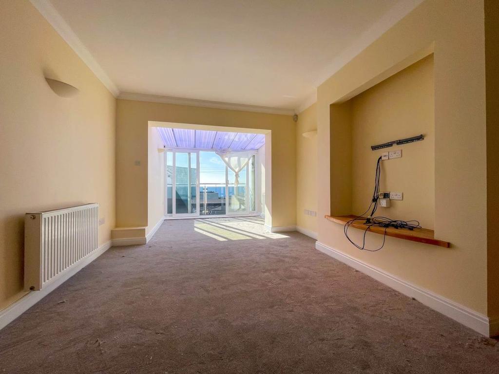 St Catherine's Road, Southbourne... 2 bed flat £1,095 pcm (£253 pw)