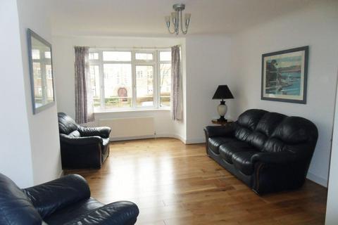 3 bedroom flat to rent, Argyle Road, London