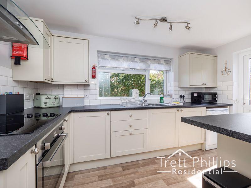 Beach Road, Sea Palling 2 bed detached bungalow £800 pcm (£185 pw)