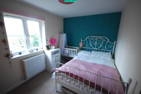 2 bedroom flat to rent, Central Avenue, Lutterworth, LE17 4NL