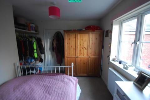 2 bedroom flat to rent, Central Avenue, Lutterworth, LE17 4NL