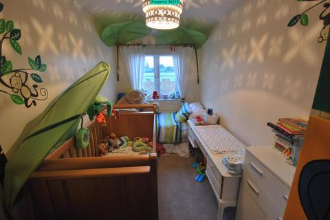 2 bedroom flat to rent, Central Avenue, Lutterworth, LE17 4NL