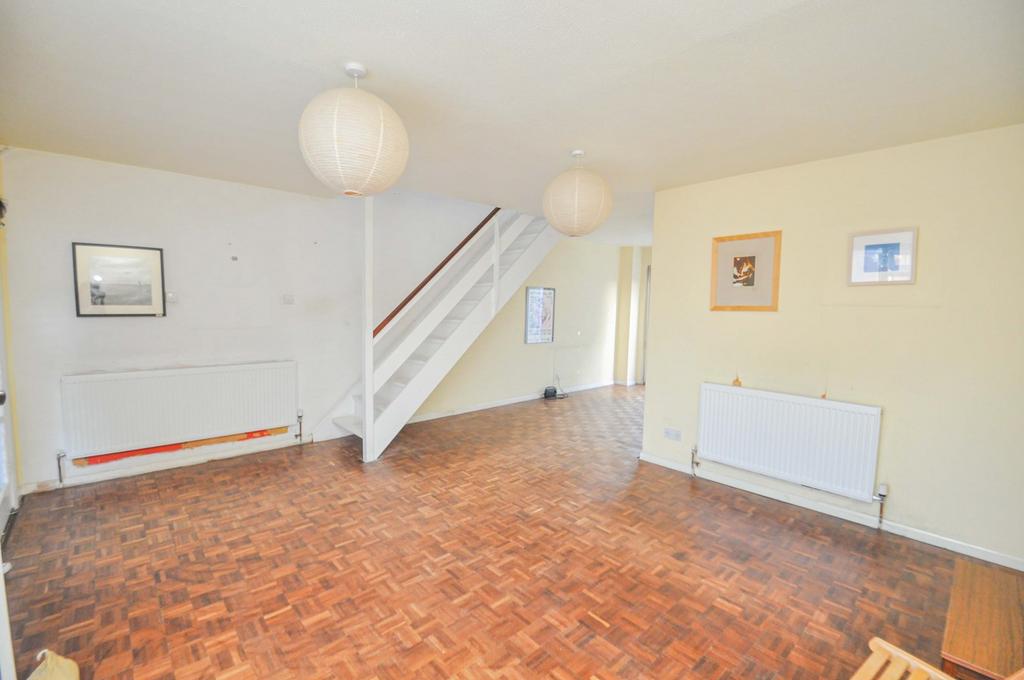 Towncroft, Chelmsford, CM1 3 bed terraced house £360,000