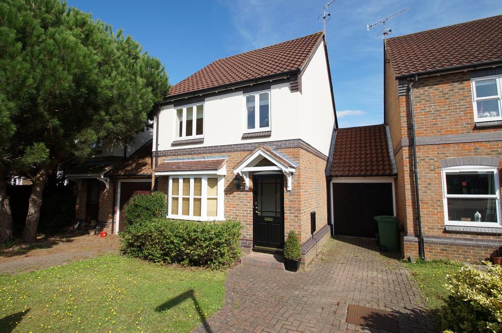 Kaye Don Way, WEYBRIDGE, KT13 3 bed terraced house £1,950 pcm (£450 pw)