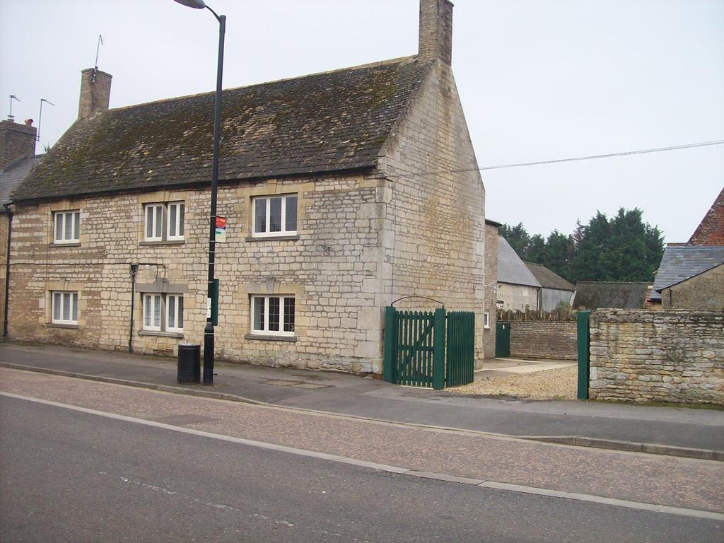 Peterborough Road, Castor, Peterborough, PE5 2 bed end of terrace house £1,025 pcm (£237 pw)