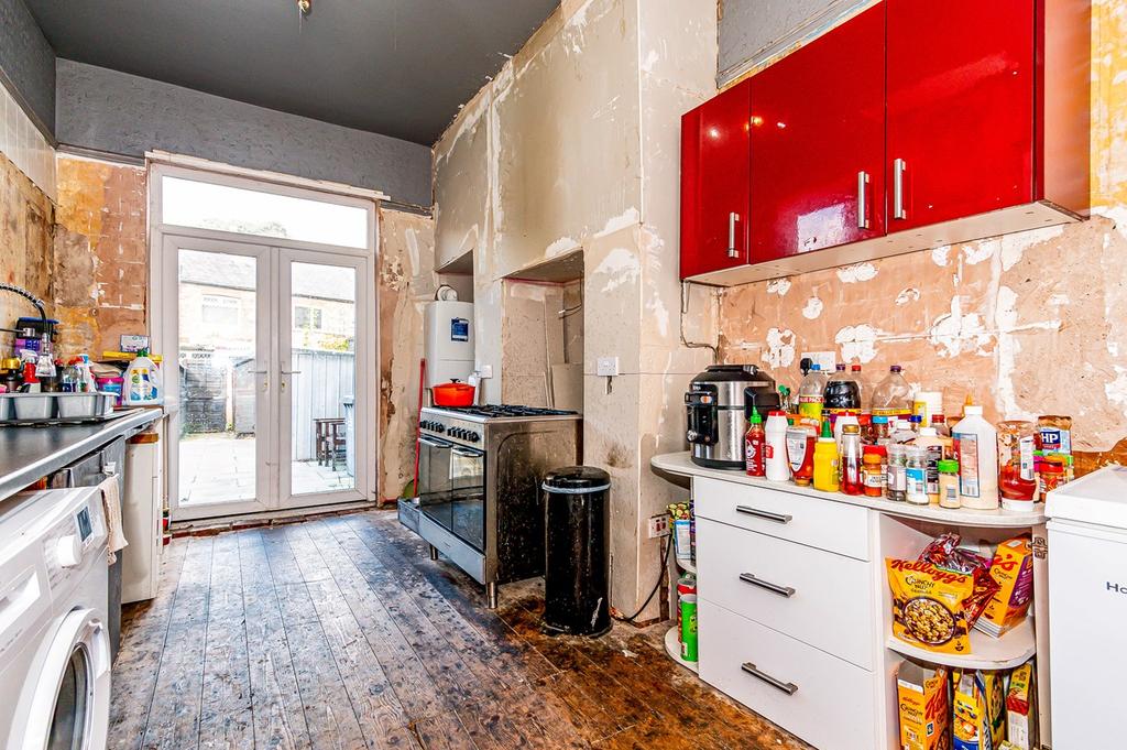 Moreton Avenue, Stretford, Manchester, M32 4 bed terraced house £325,000