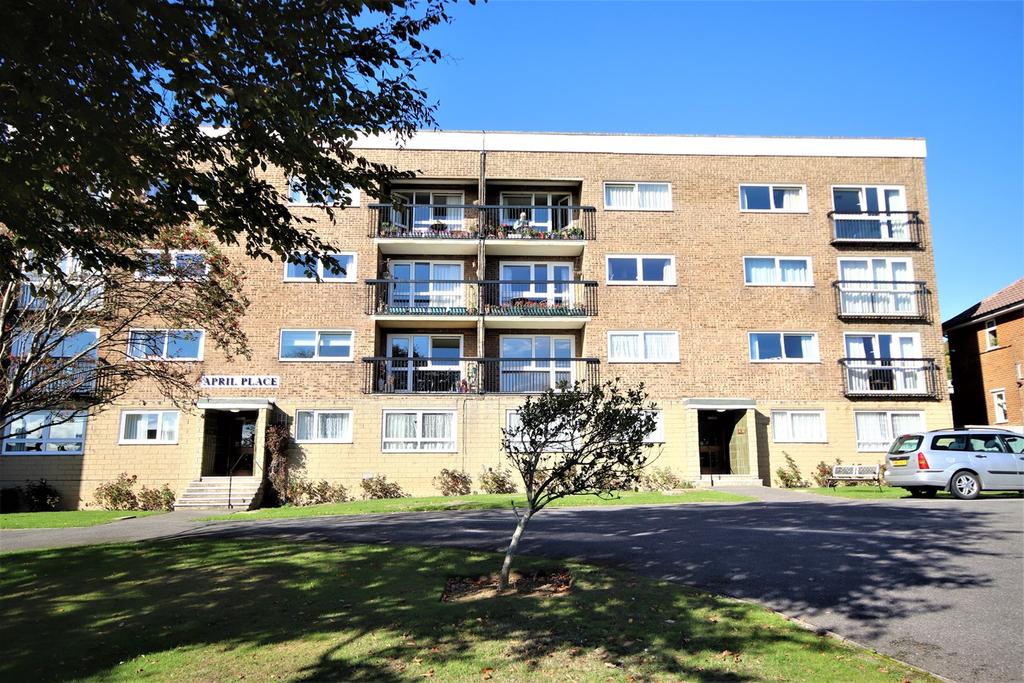 April Place, Buckhurst Road, BexhillonSea, TN40 2 bed flat £269,950