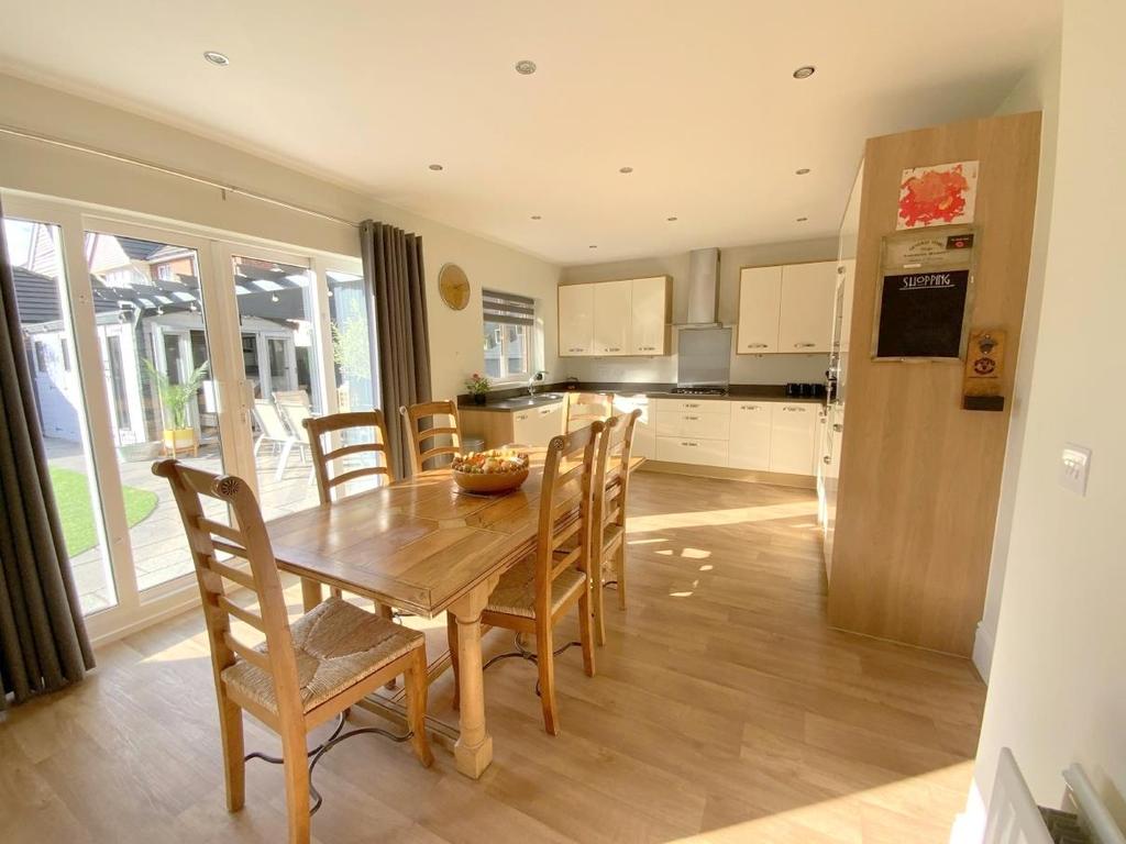 Rinovia Drive, Scartho Top, Grimsby 4 bed detached house £270,000