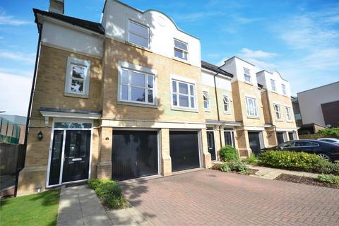 4 bedroom end of terrace house for sale - Meadowbank Close, Isleworth
