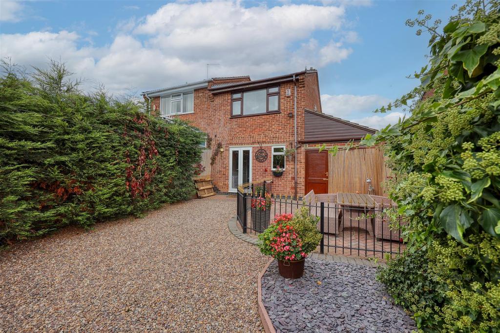 Chiltern Road, Swadlincote 2 bed semidetached house £175,000