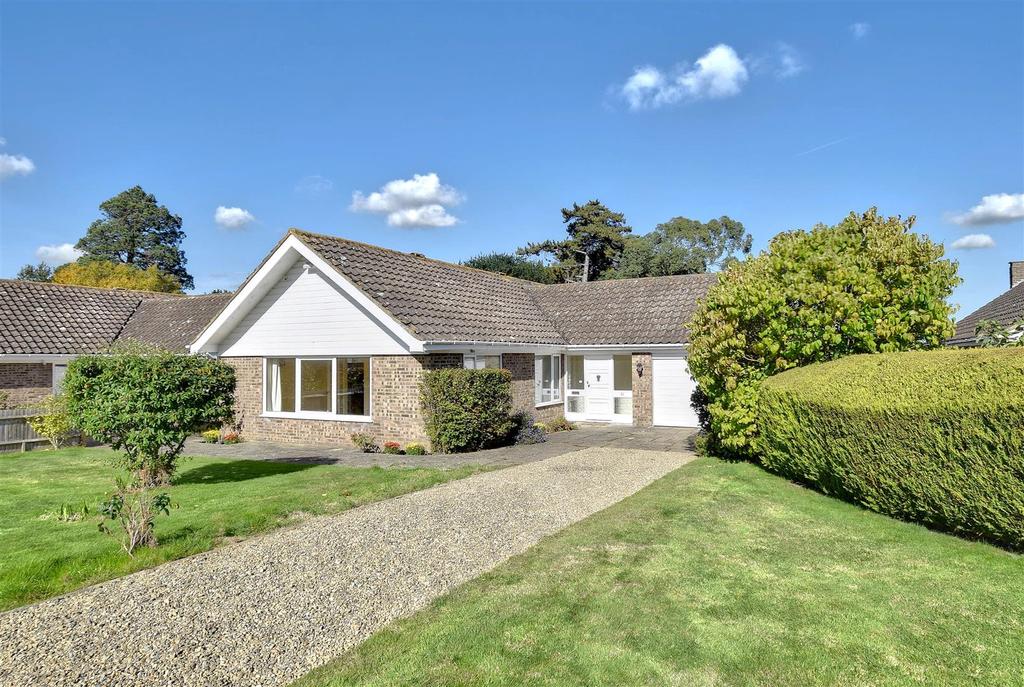 Hurst Close, Tenterden 3 bed detached bungalow £650,000