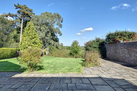 21 Hurst Close, Tenterden, TN30 6UG