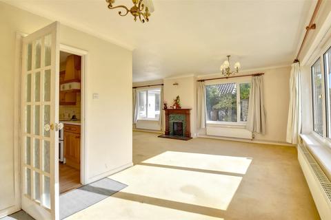21 Hurst Close, Tenterden, TN30 6UG