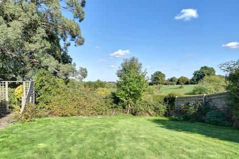 21 Hurst Close, Tenterden, TN30 6UG