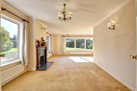 21 Hurst Close, Tenterden, TN30 6UG