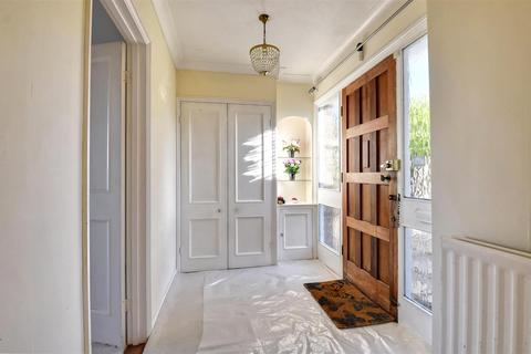 21 Hurst Close, Tenterden, TN30 6UG