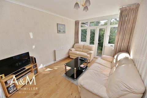 39 Thurlow Gardens, Ilford, IG6 2UU