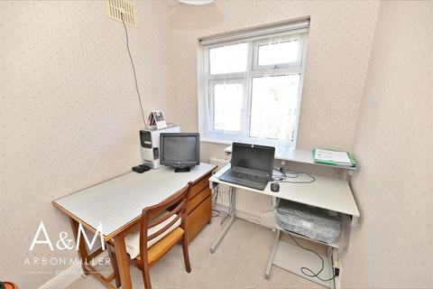 39 Thurlow Gardens, Ilford, IG6 2UU