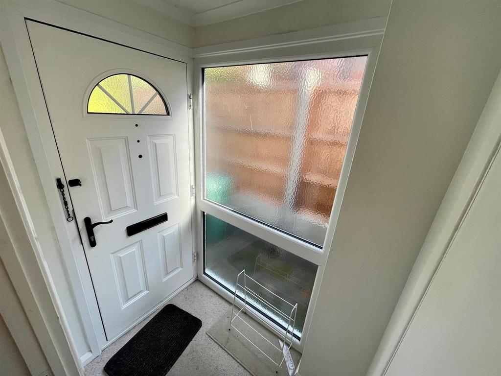 Clifton Place, Banstead 2 bed semidetached house £600,000