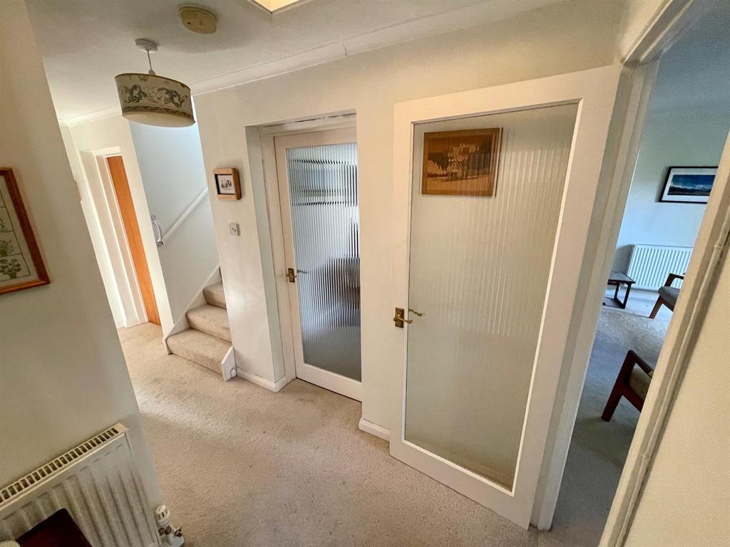 Clifton Place, Banstead 2 bed semidetached house £600,000