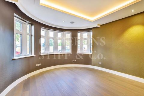 4 bedroom detached house for sale - Dobree Avenue, London, NW10