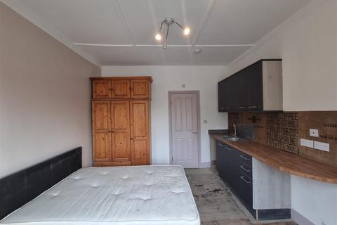 1 bedroom in a house share to rent - Willoughby Lane, London