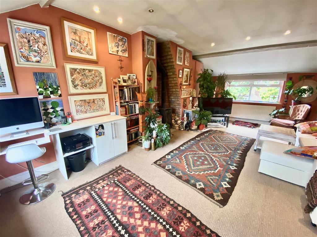 Broken Cross, Macclesfield 2 bed terraced house £245,000