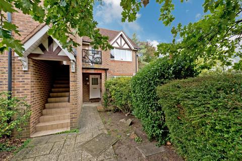 34 Bluegates, Ewell, Epsom, KT17 2SA