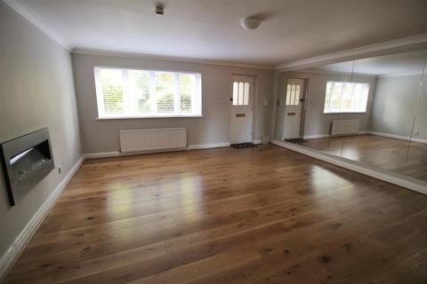 34 Bluegates, Ewell, Epsom, KT17 2SA