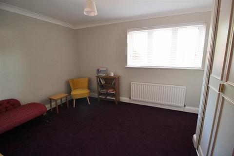 34 Bluegates, Ewell, Epsom, KT17 2SA