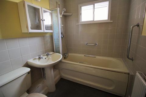 34 Bluegates, Ewell, Epsom, KT17 2SA