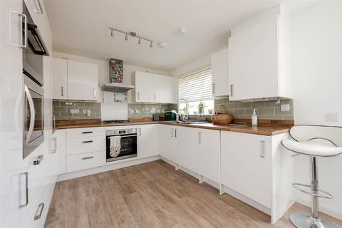 16 Valetta Way, Moreton-in-marsh, GL56 0FG