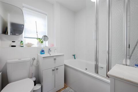 16 Valetta Way, Moreton-in-marsh, GL56 0FG