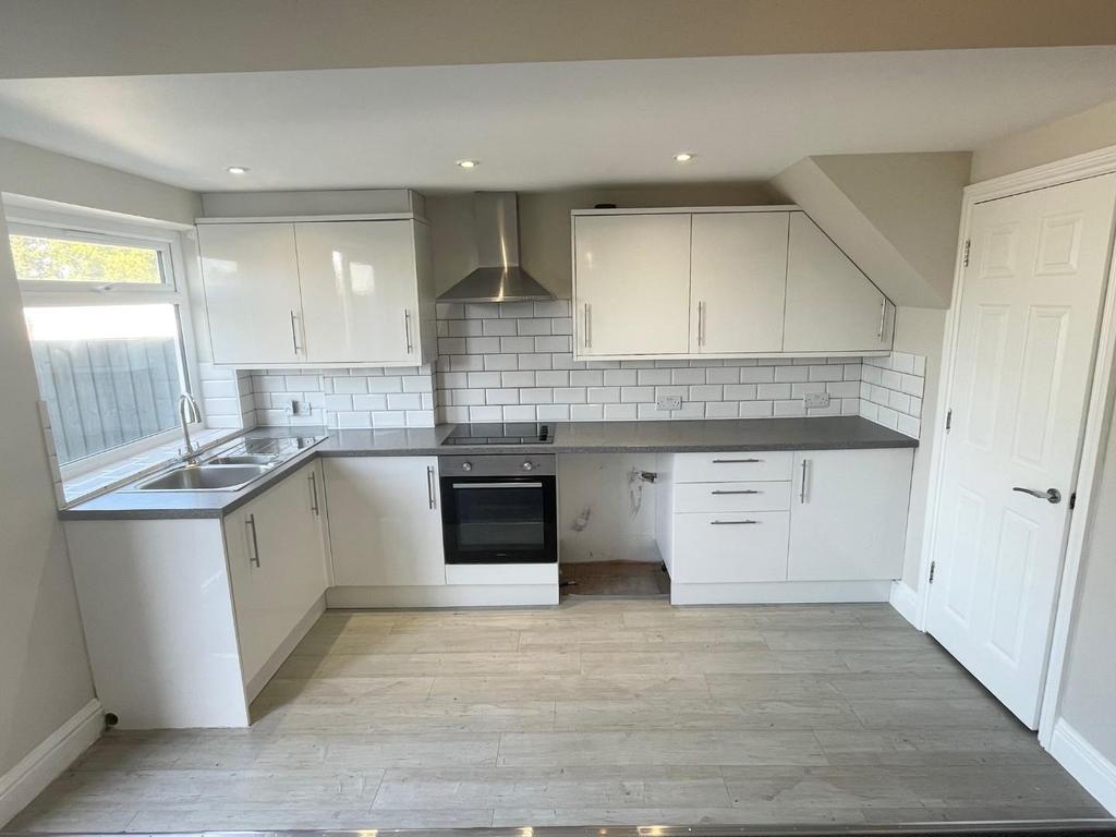 Locks Hill, Portslade, Brighton 3 bed house £1,750 pcm (£404 pw)