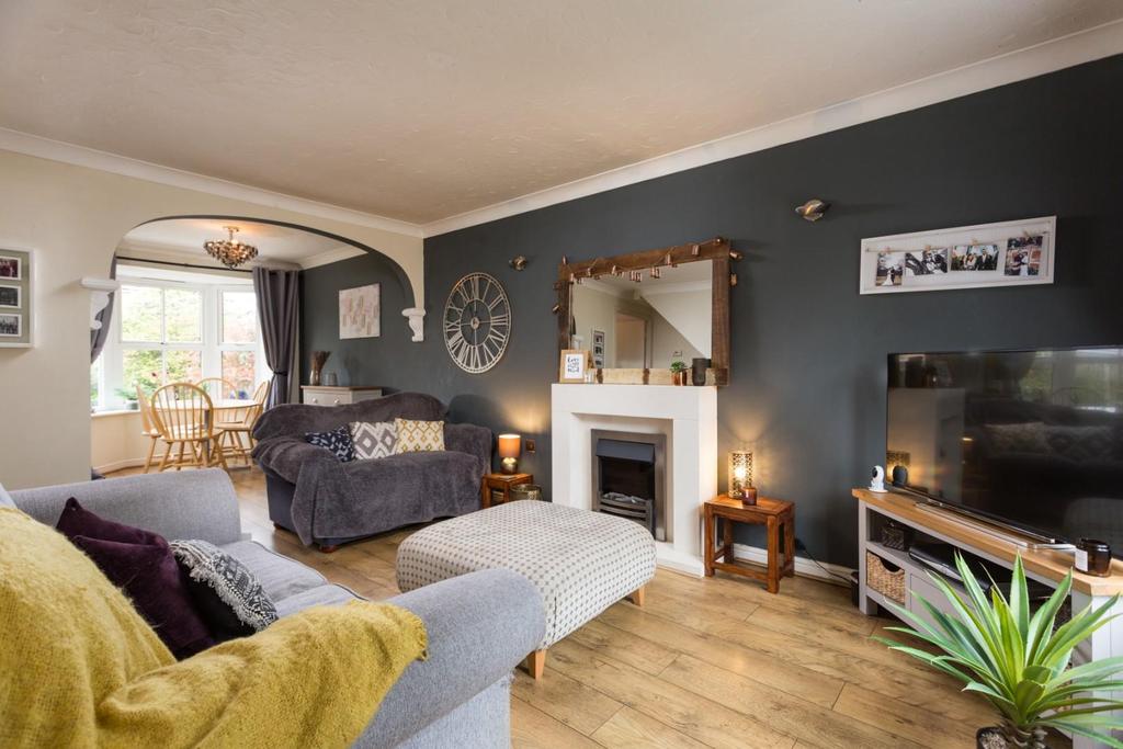 Roseberry Grove, York 3 bed semidetached house £995 pcm (£230 pw)