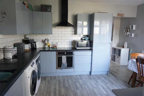 3 Hill Crest, Skellow, Doncaster, DN6 8LW
