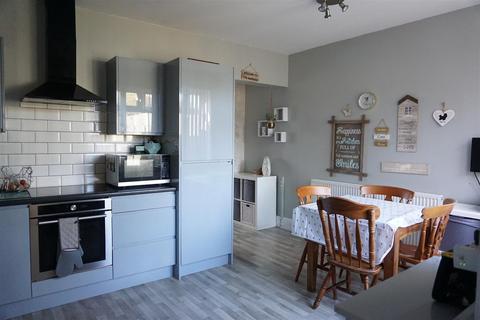 3 Hill Crest, Skellow, Doncaster, DN6 8LW