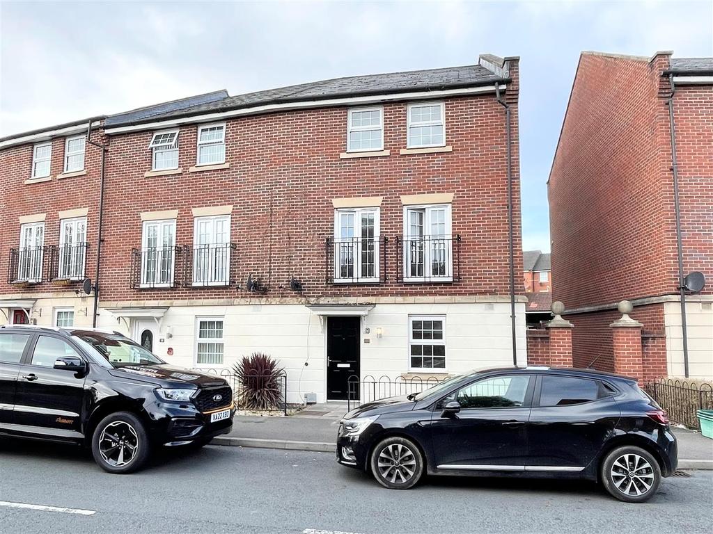 Streamside, Tuffley, Gloucester 3 bed townhouse for sale £280,000