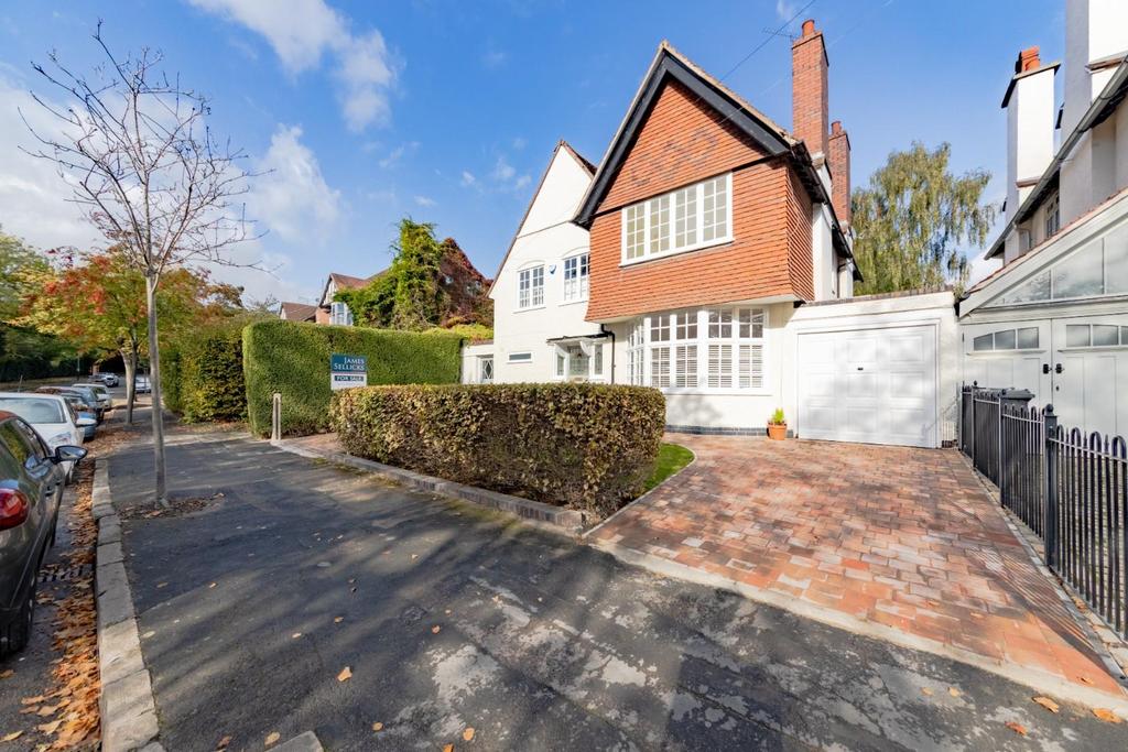 Carisbrooke Road, South Knighton 5 bed detached house £835,000