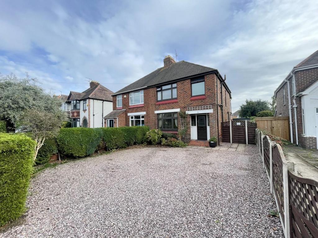 Cheltenham Road, Longlevens, Gloucester 3 bed semidetached house for