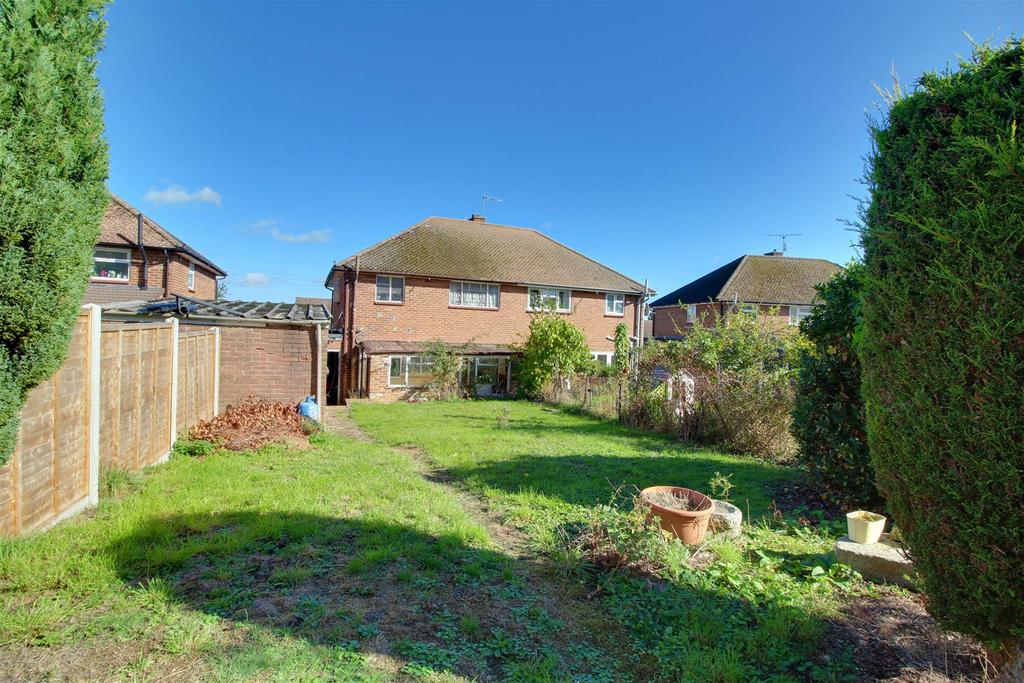 Tresco Road, Berkhamsted 3 bed semidetached house £475,000