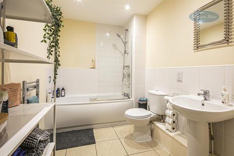 Flat 17, Cardigan House Block E, 1 Adelaide Lane, Sheffield, S3 8BR