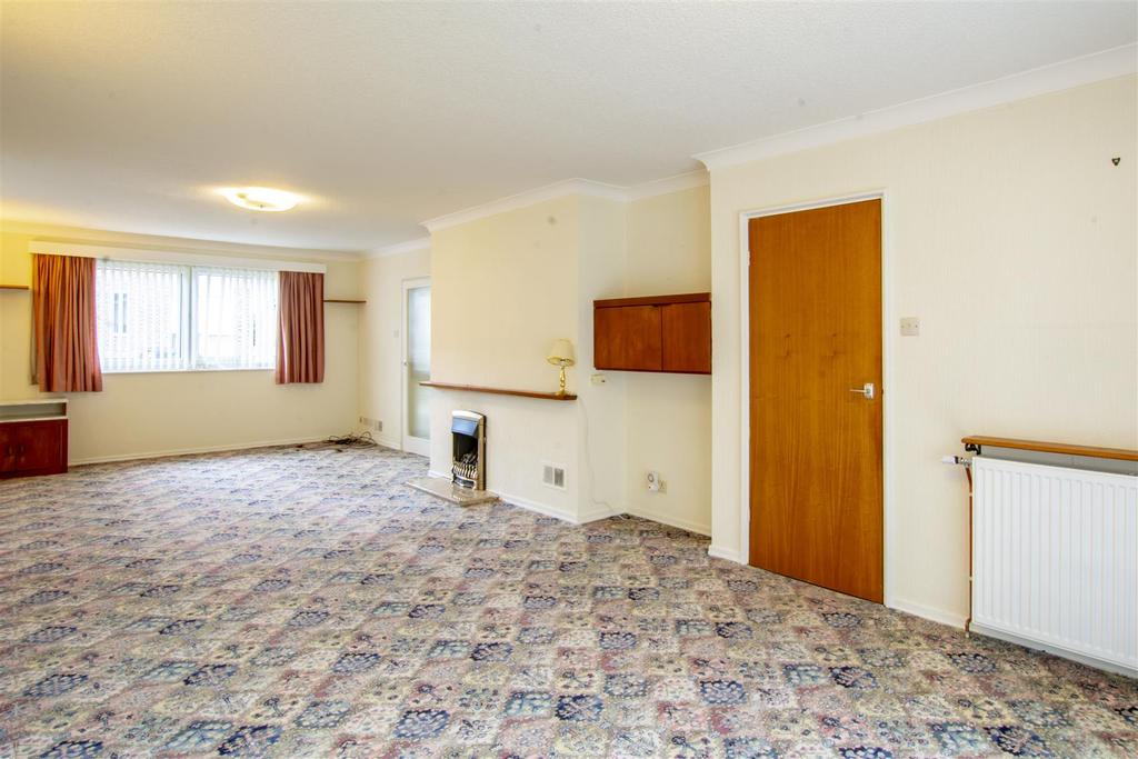 Ullswater Crescent, Bramcote, Nottingham 3 bed detached house £435,000