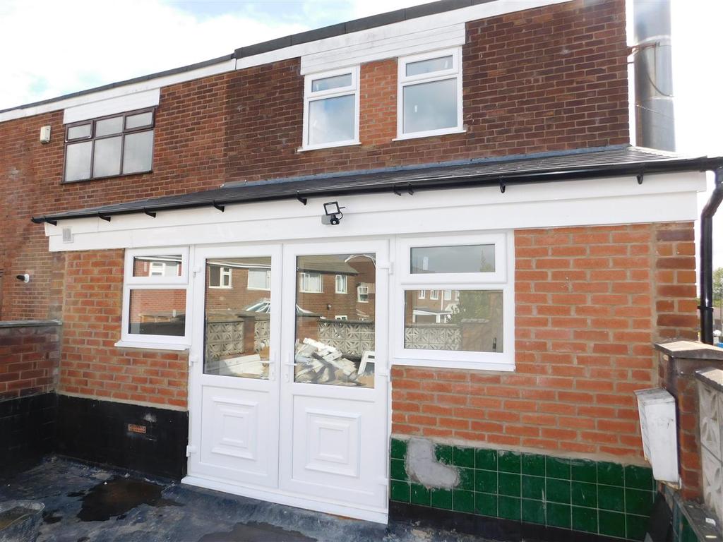 Somerset Road, Failsworth, Manchester 3 bed £950 pcm (£219 pw)